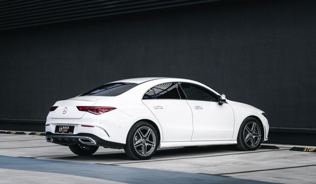 luksusowy samochód mercedes