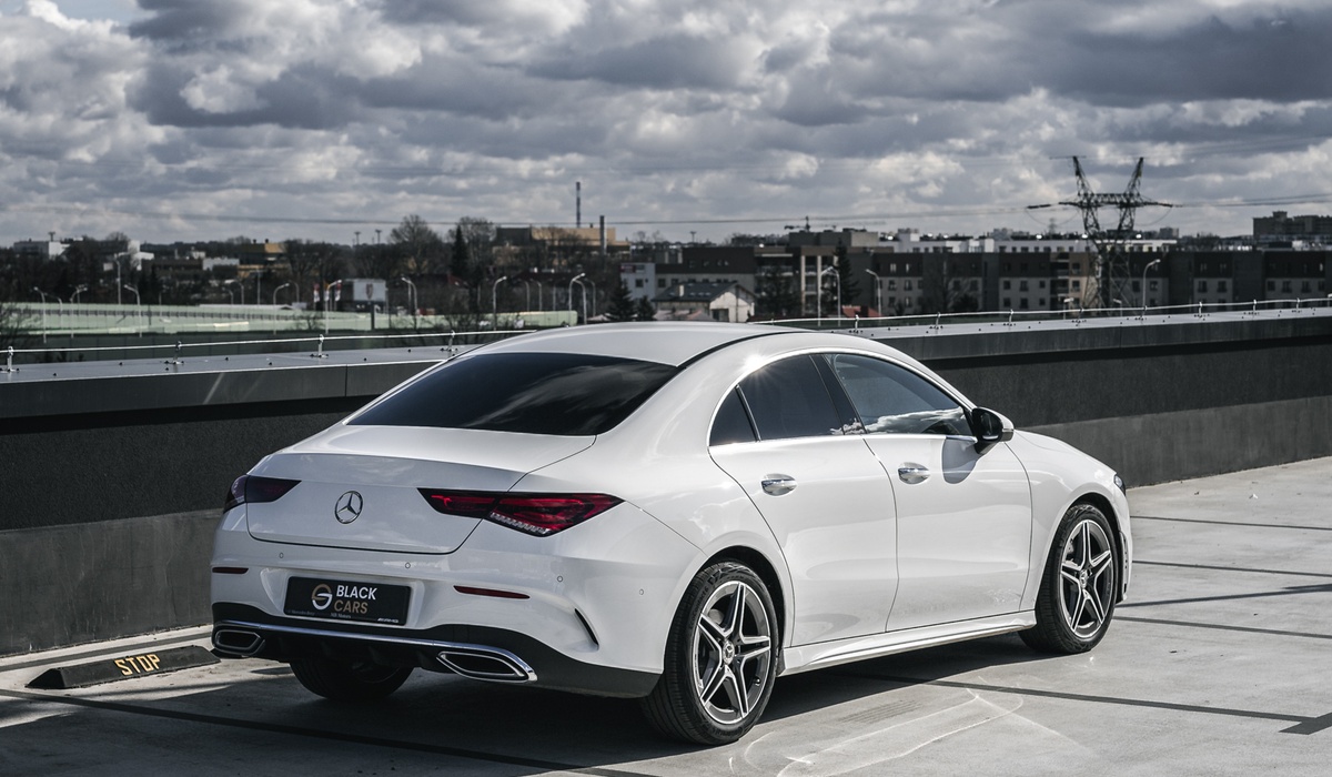 luksusowy samochód mercedes